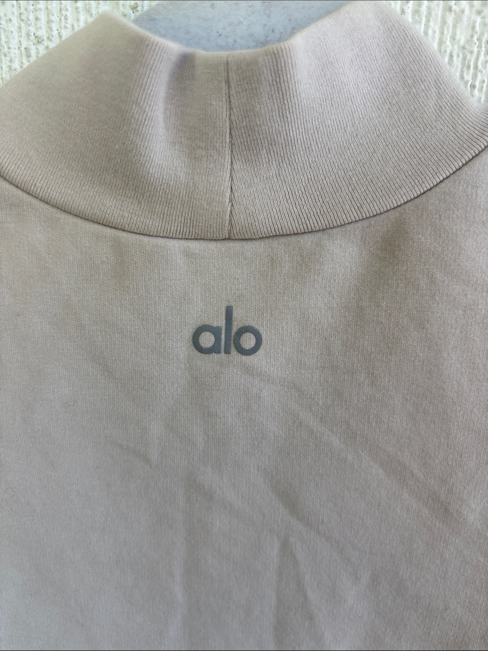 ALO Yoga Sleeveless Mock Neck Tank in Light Taupe sz M - Picture 4 of 6